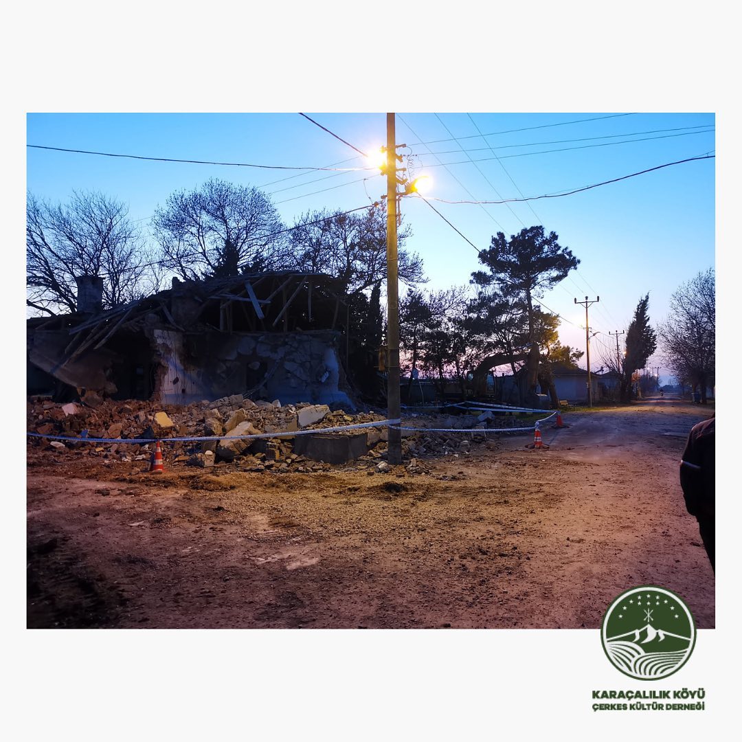 Karaçalılık Köyü İlkokulu Yıkımı Başladı