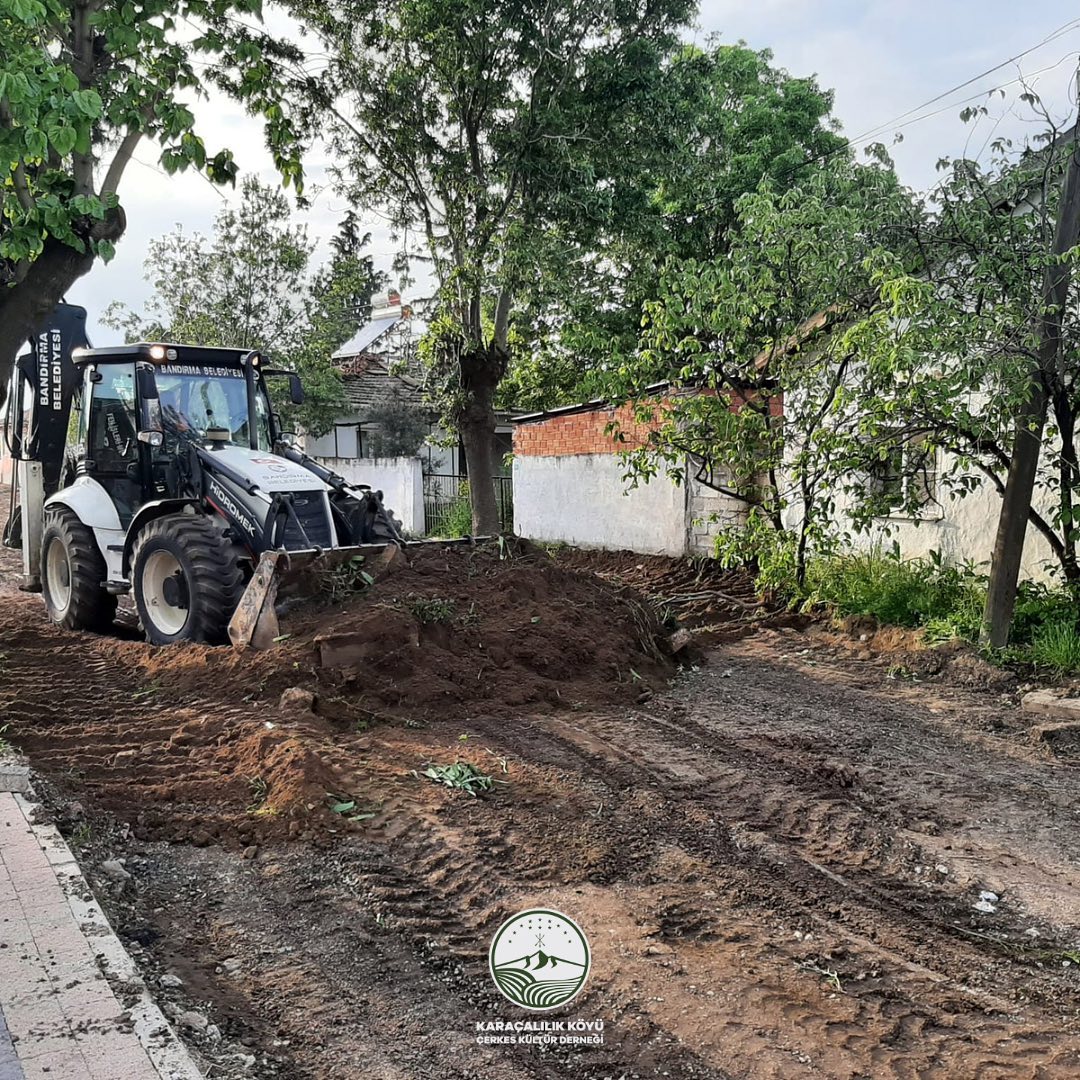 Köy Yollarının Yapım Çalışması Başladı